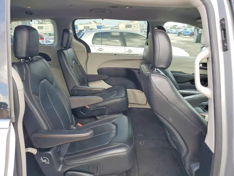 2017 CHRYSLER PACIFICA TOURING L  