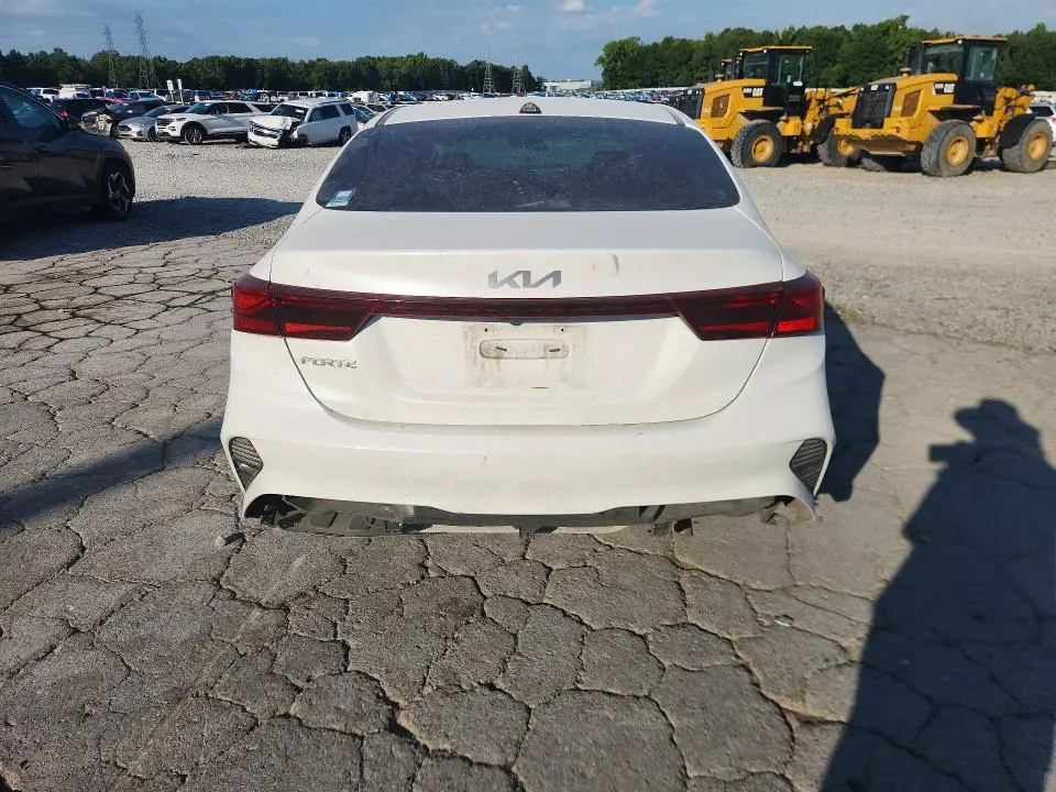 2023 KIA FORTE LXS  