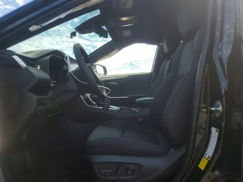 2025 TOYOTA RAV4 SE  