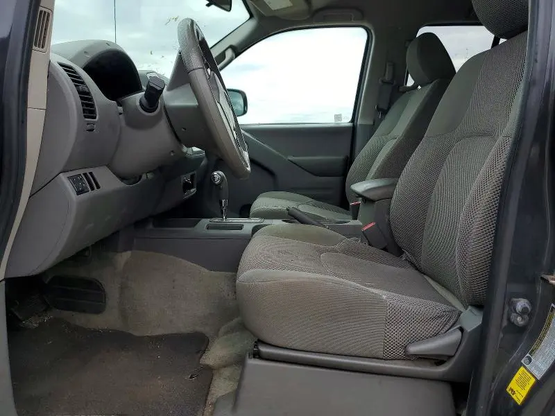 2015 NISSAN FRONTIER SV  