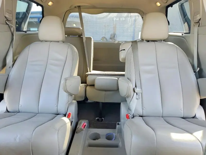 2014 TOYOTA SIENNA XLE 8-PASSENGER  