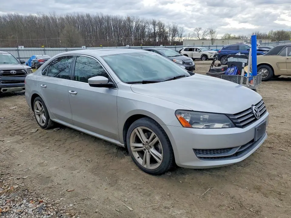 2014 VOLKSWAGEN PASSAT SE  