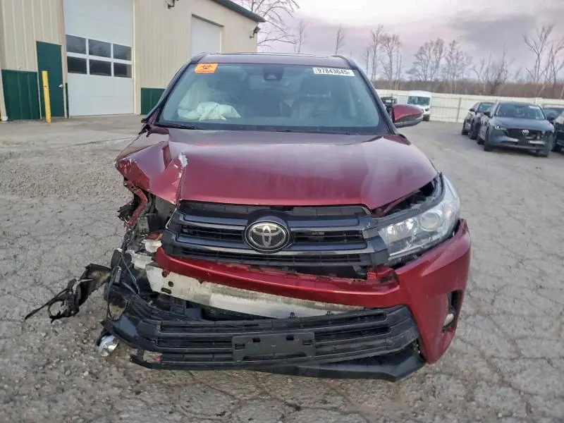 2017 TOYOTA HIGHLANDER SE  