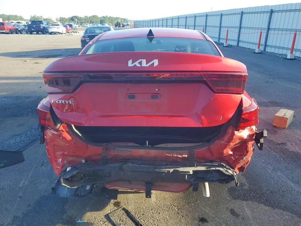 2023 KIA FORTE LXS  