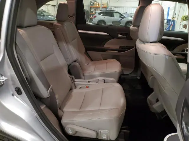 2015 TOYOTA HIGHLANDER XLE  