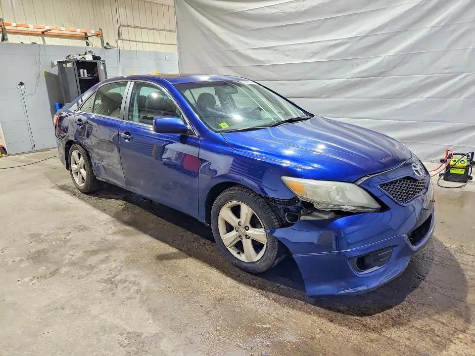 2011 TOYOTA CAMRY SE  