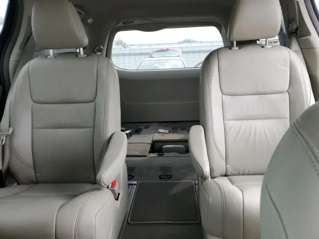 2019 TOYOTA SIENNA XLE