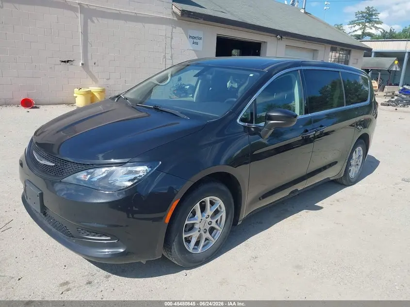 2022 CHRYSLER VOYAGER LX