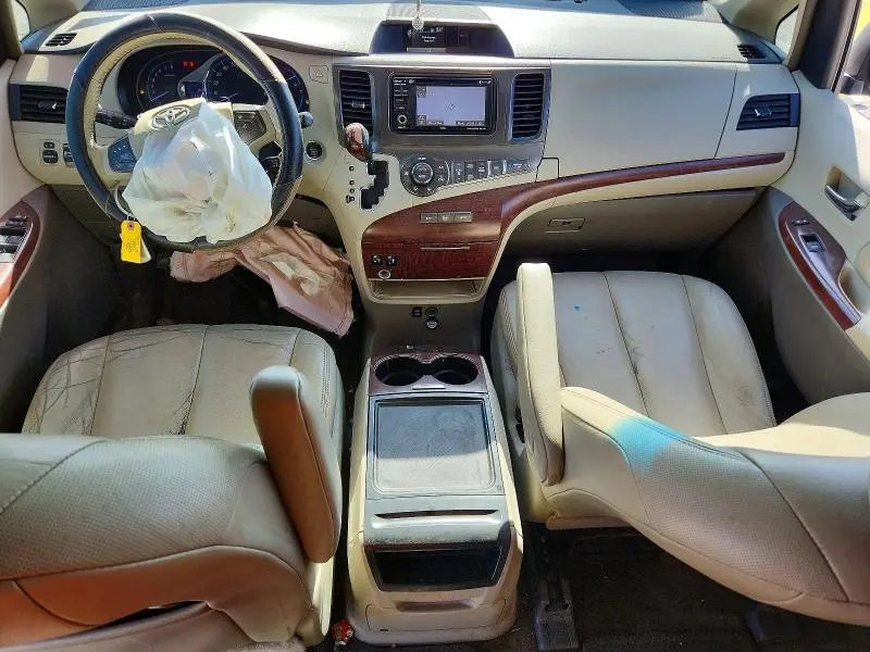2014 TOYOTA SIENNA XLE 8-PASSENGER  