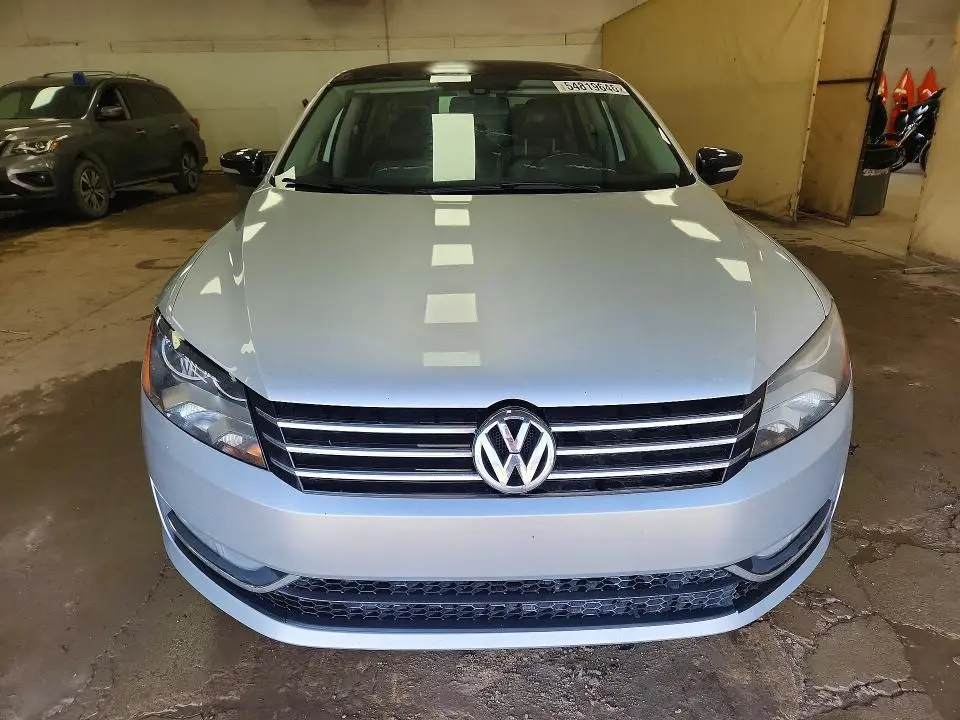 2015 VOLKSWAGEN PASSAT SE  