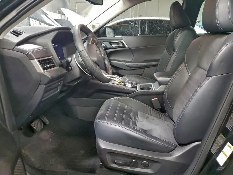 2023 MITSUBISHI OUTLANDER SE  