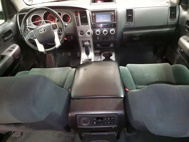 2016 TOYOTA SEQUOIA SR5  