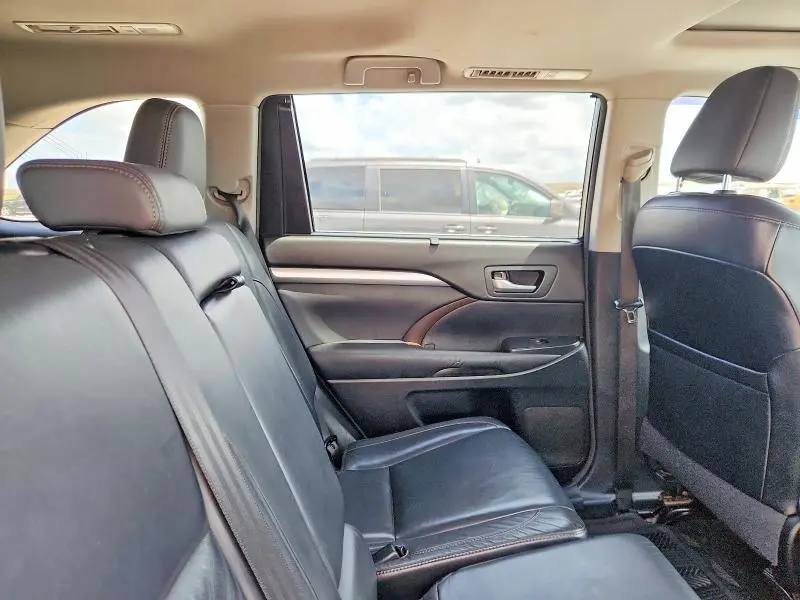 2015 TOYOTA HIGHLANDER XLE  