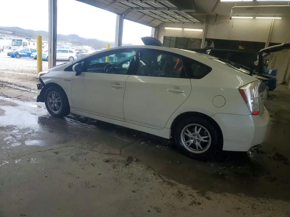 2010 TOYOTA PRIUS III  