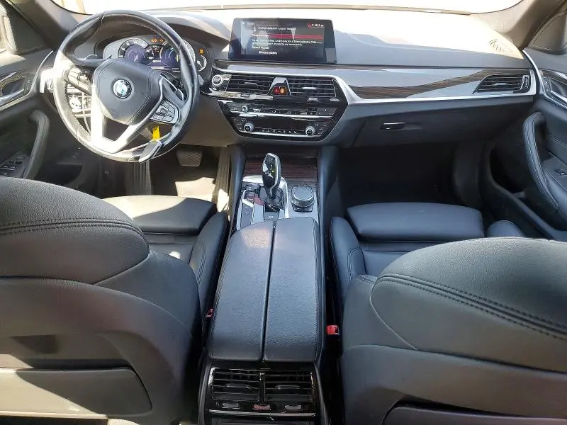 2019 BMW 530E   