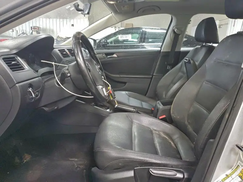 2011 VOLKSWAGEN JETTA SE  