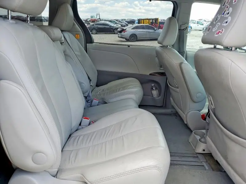 2013 TOYOTA SIENNA XLE 8-PASSENGER  