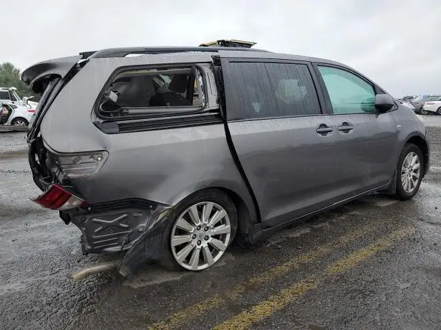 2017 TOYOTA SIENNA LE  