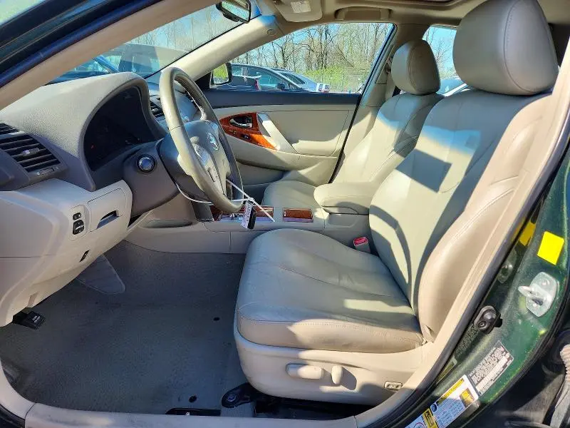 2011 TOYOTA CAMRY XLE V6  
