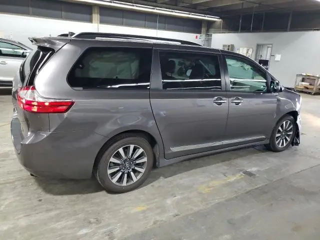 2018 TOYOTA SIENNA XLE  