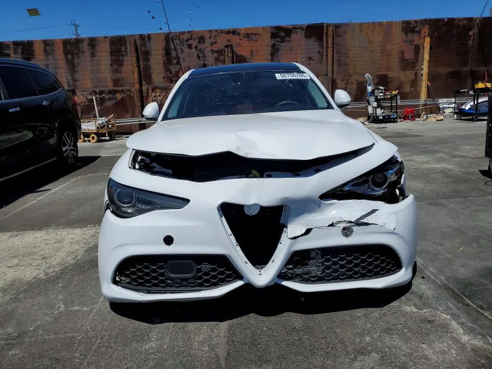 2017 ALFA ROMEO GIULIA TI  