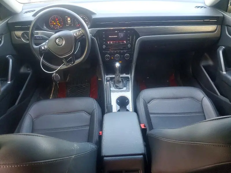 2021 VOLKSWAGEN PASSAT   