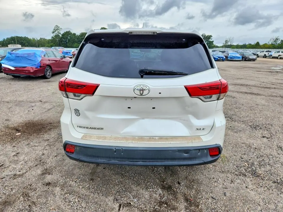 2017 TOYOTA HIGHLANDER XLE  