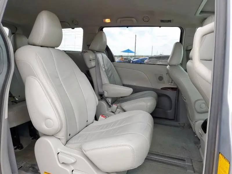2011 TOYOTA SIENNA XLE  