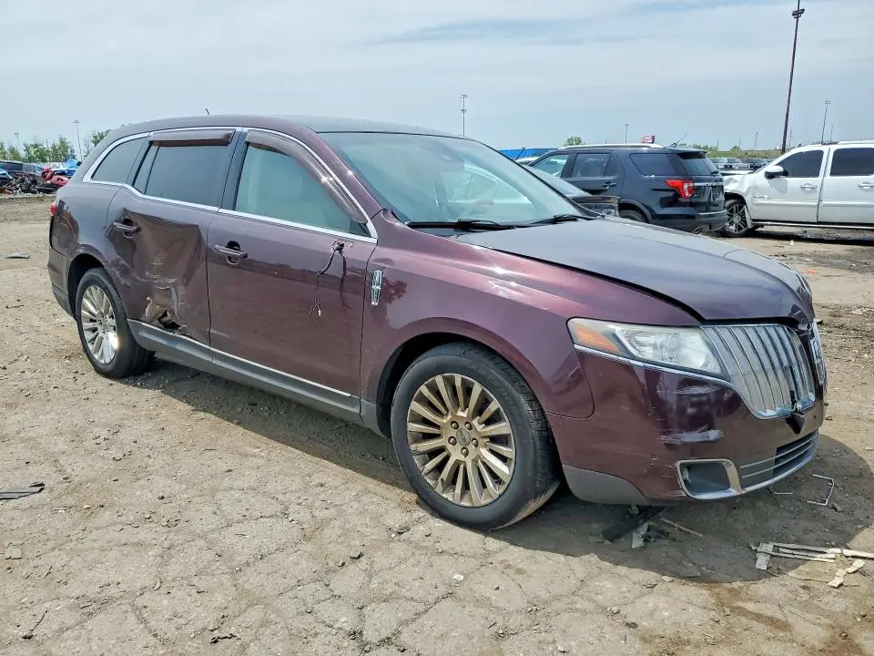2011 LINCOLN MKT   