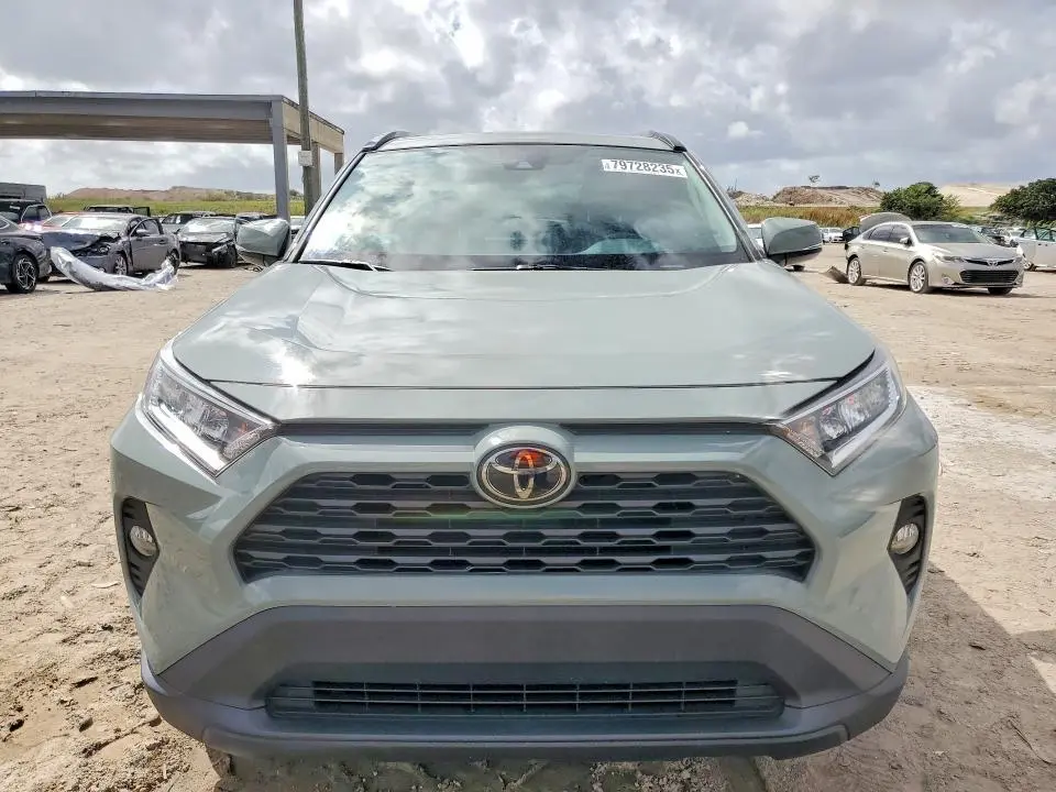 2021 TOYOTA RAV4 XLE  