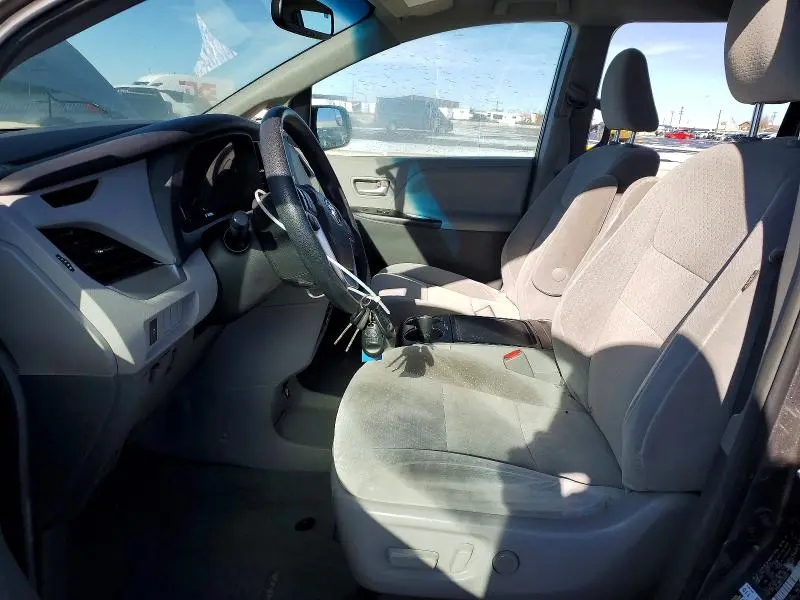2015 TOYOTA SIENNA LE  