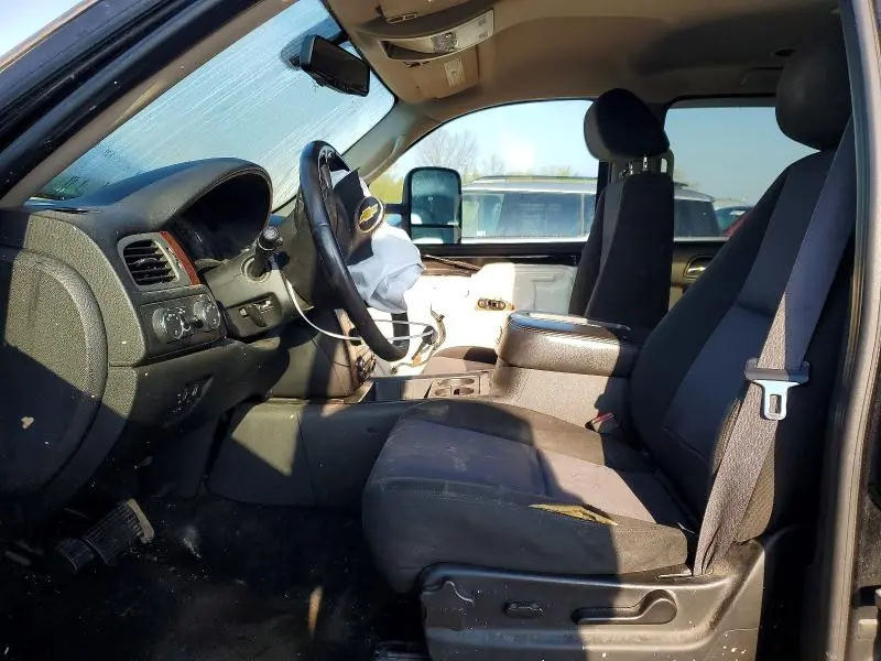 2011 CHEVROLET SUBURBAN K2500 LS  