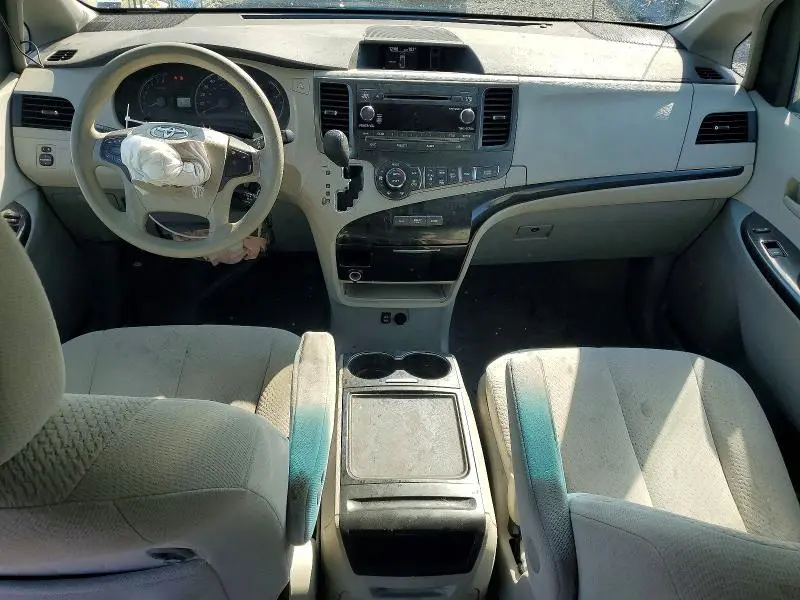 2013 TOYOTA SIENNA LE  
