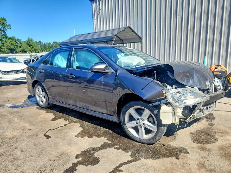 2013 TOYOTA CAMRY SE  