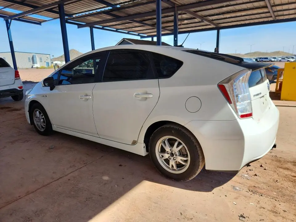 2010 TOYOTA PRIUS III  