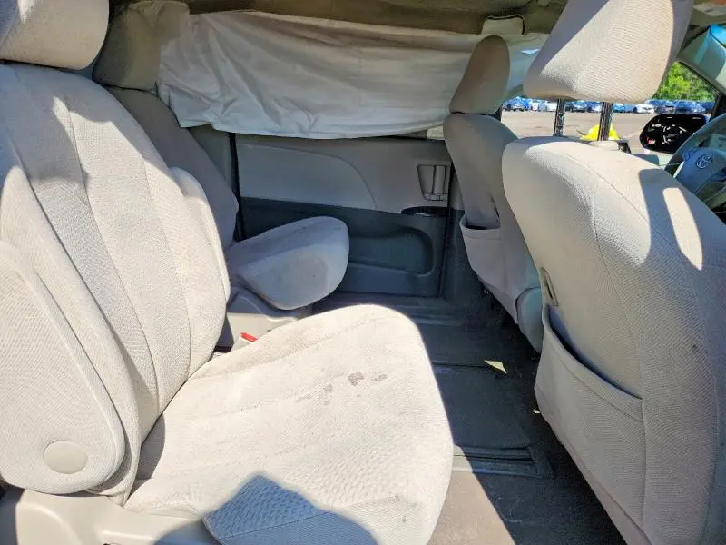 2012 TOYOTA SIENNA LE  