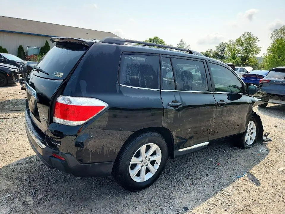 2011 TOYOTA HIGHLANDER SE  