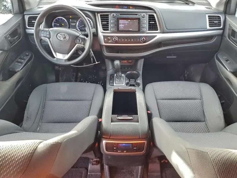 2019 TOYOTA HIGHLANDER LE  