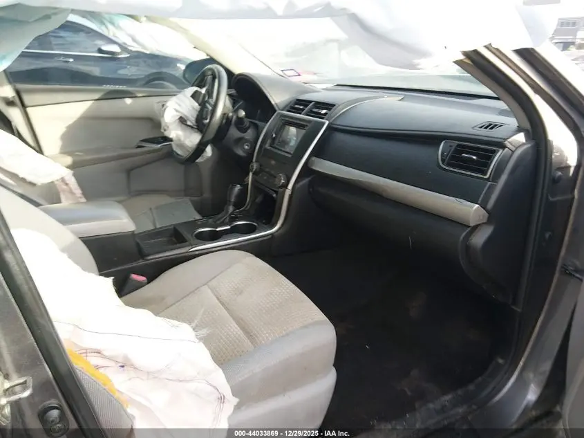 2016 TOYOTA CAMRY SE