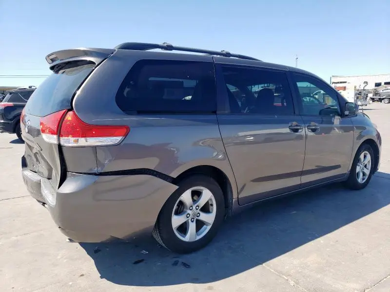2014 TOYOTA SIENNA LE