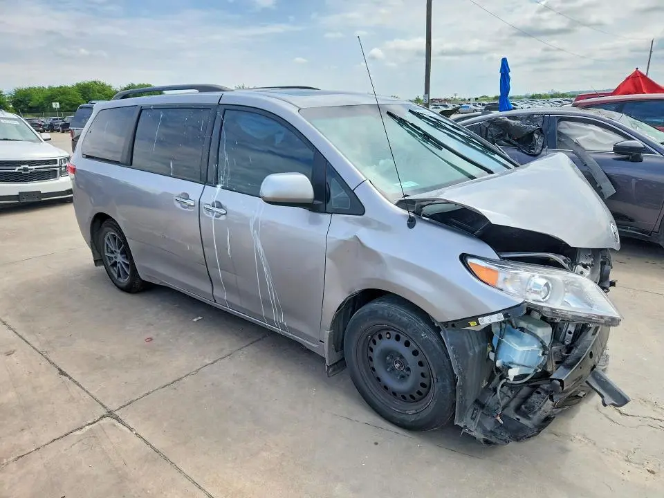 2013 TOYOTA SIENNA XLE 8-PASSENGER  