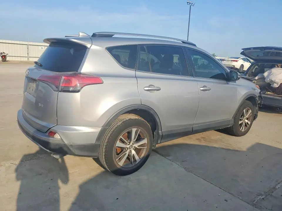 2018 TOYOTA RAV4 XLE  