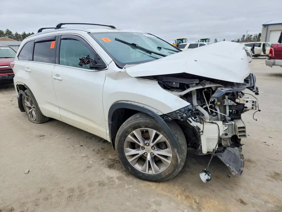 2015 TOYOTA HIGHLANDER XLE  