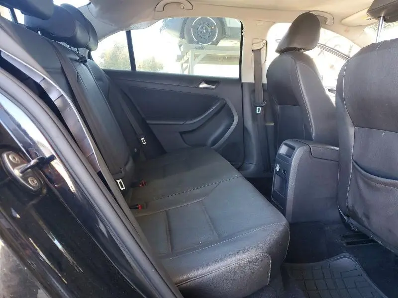 2011 VOLKSWAGEN JETTA SE  