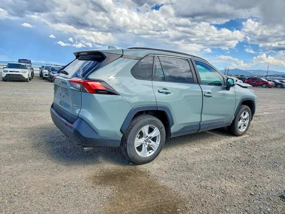 2021 TOYOTA RAV4 XLE  