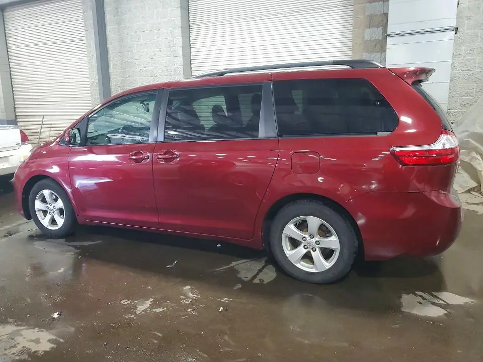 2015 TOYOTA SIENNA LE  
