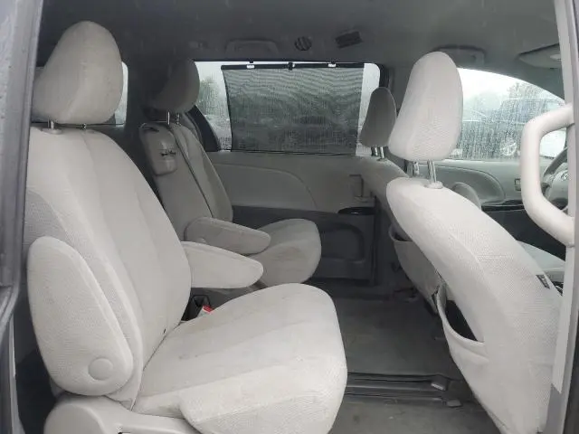 2014 TOYOTA SIENNA LE  