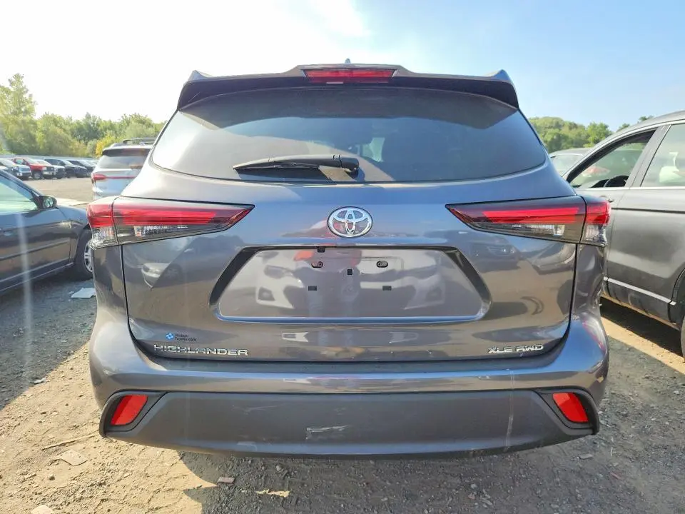 2024 TOYOTA HIGHLANDER XLE  