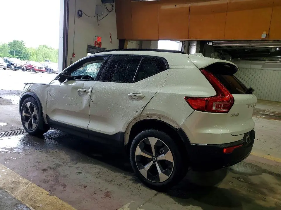 2026 VOLVO XC40 PLUS  