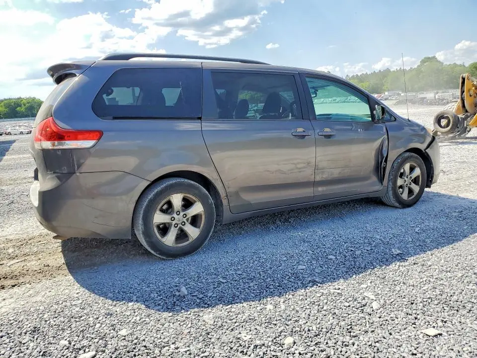 2013 TOYOTA SIENNA LE  